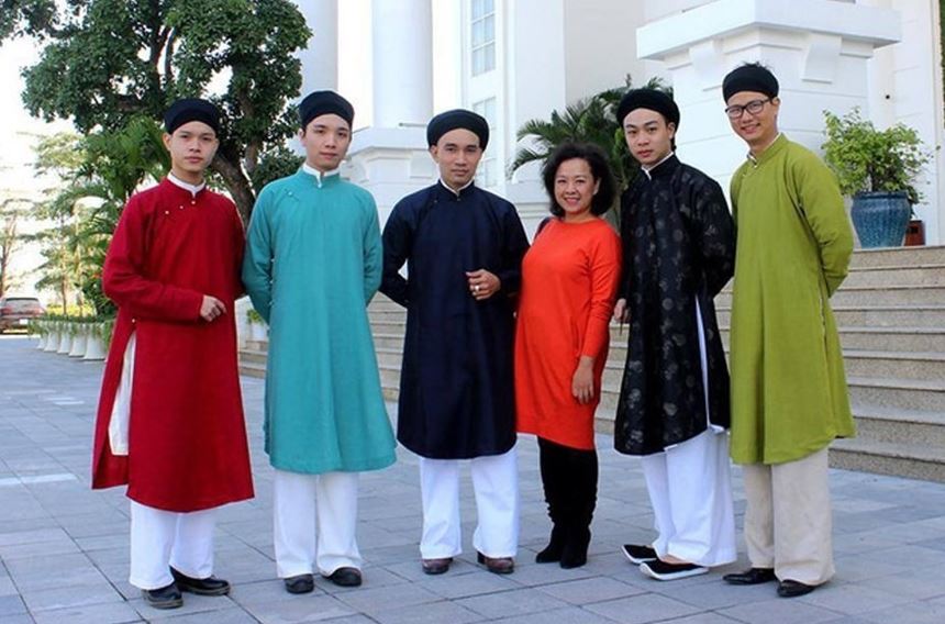 Mẫu áo dài truyền thống Việt Nam dành cho nam giới